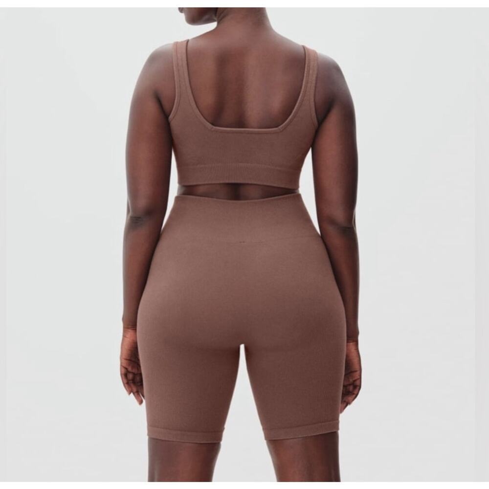 NWOT Everlane The Seamless Bike Short In Brown XS/S - Picture 2 of 6